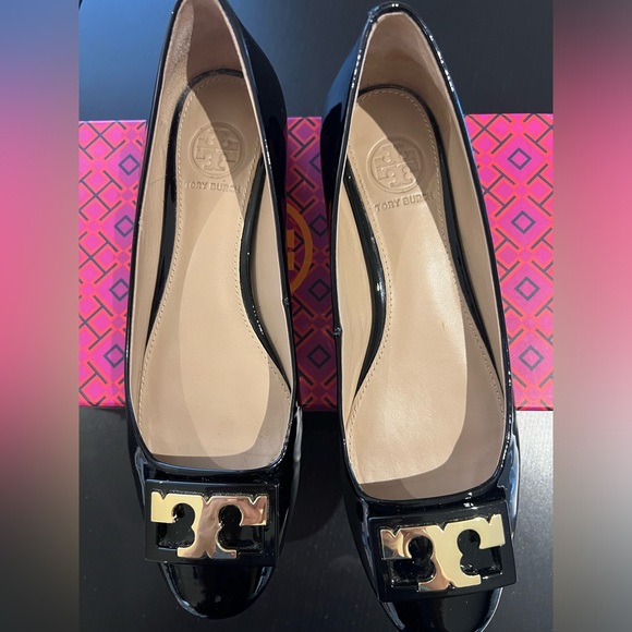 Tory Burch Black soft patent leather GiGi Pump size 5.5, with box - Picture 3 of 5